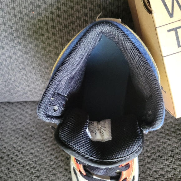 NIKE Air Jordan AJ1 Mid SE - Boys' Grade School  Size 6Y - Picture 14 of 16